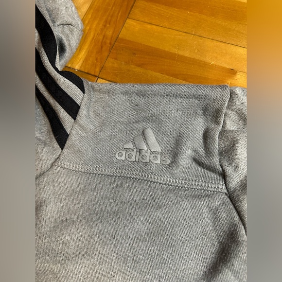 Adidas | Lightweight Response gray long sleeve Hoodie with thumb holes - Picture 6 of 10